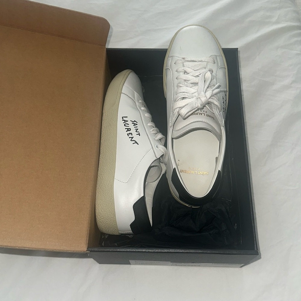 COURT CLASSIC SL/06 EMBROIDERED SNEAKERS IN LEATHER
OPTIC WHITE YSL